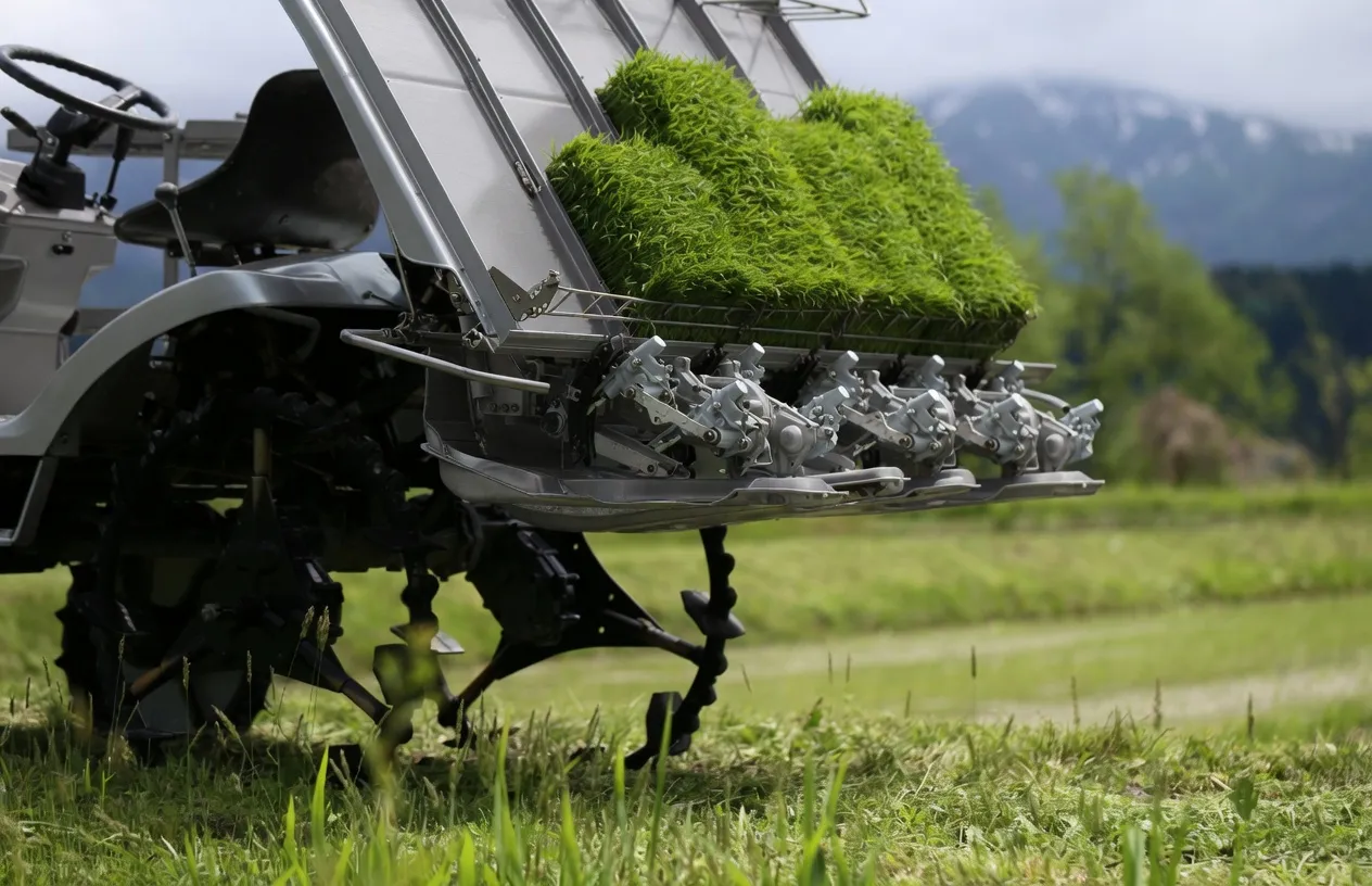 Combine harvester planetary gearbox for agricultural machinery